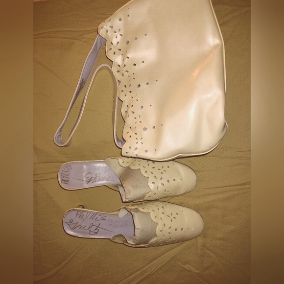 Shoes - Women's Matching Purse and short heels shoes